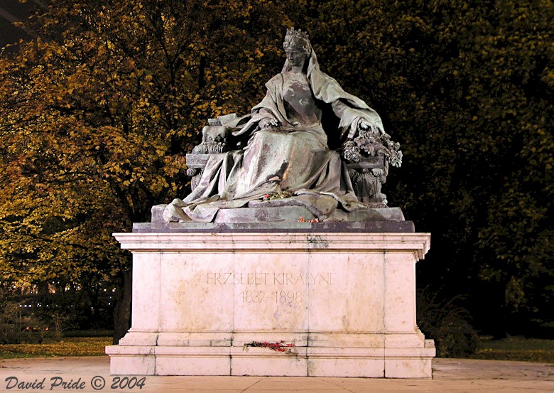 Statue of Queen Elizabeth