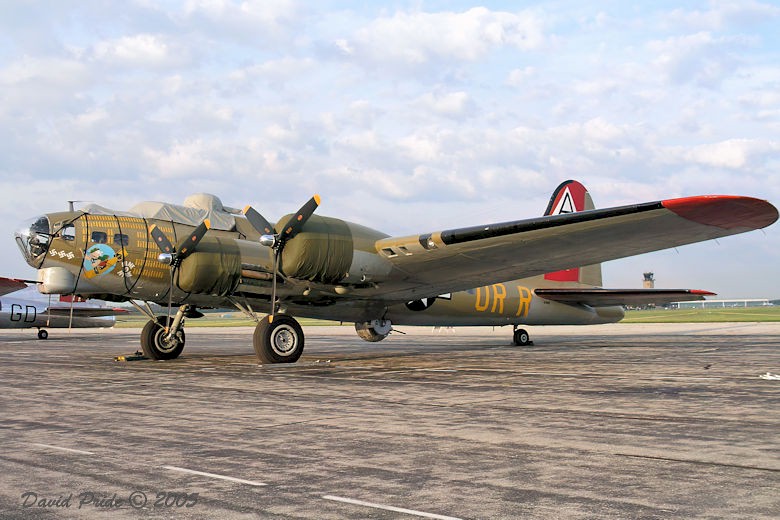 Boeing B-17G Flying Fortress Nine o' Nine