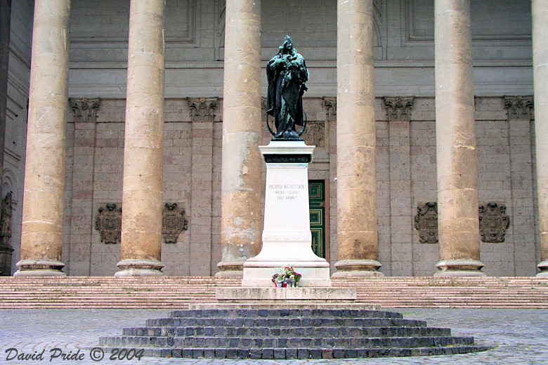 Statue of Macyarok Nacyasszonya
